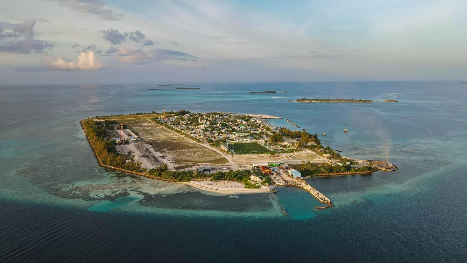 Aerial view of Hinnavaru island